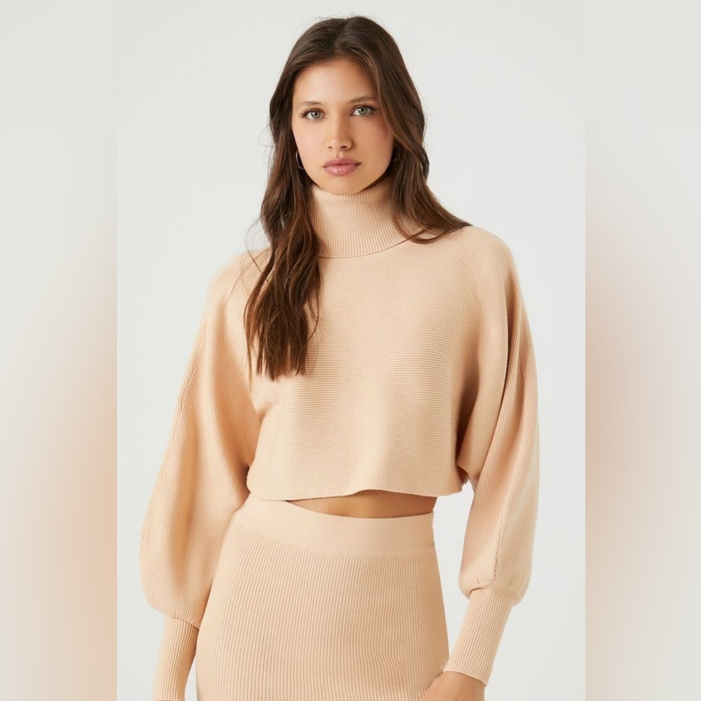 Forever 21 Cream Cropped Turtleneck Sweater with Big Sleeves Size Medium